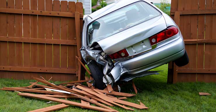 Child crashes mom's car in Fort Myers apartment complex, damages 3 vehicles