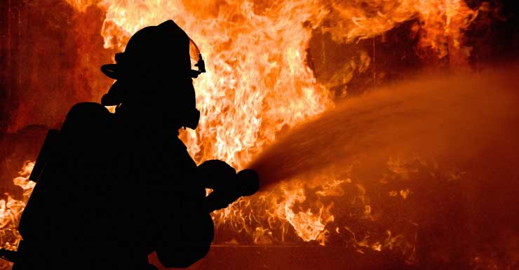 1 hospitalized, 2 cats rescued in New Smyrna Beach fire