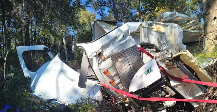 Driver dies after veering off road, crashes into tree line on I-95 SB at CR 214 in St. Johns County
