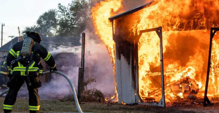 Firefighters contain shed fire in Silver Springs