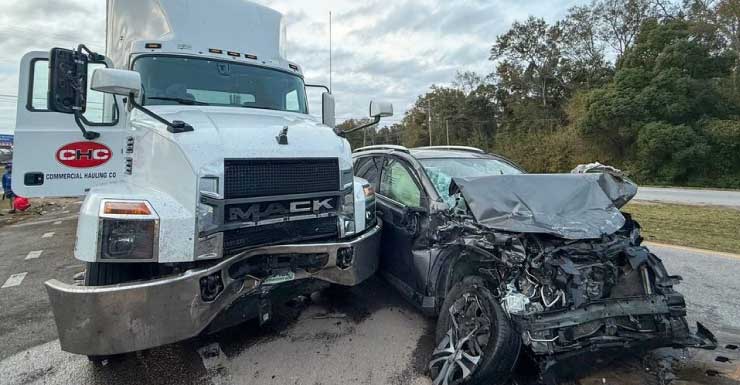 Four-vehicle crash in Escambia County leaves one injured