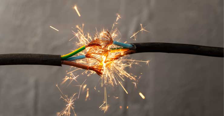 Landscaper hospitalized after being electrocuted in Fort Lauderdale: