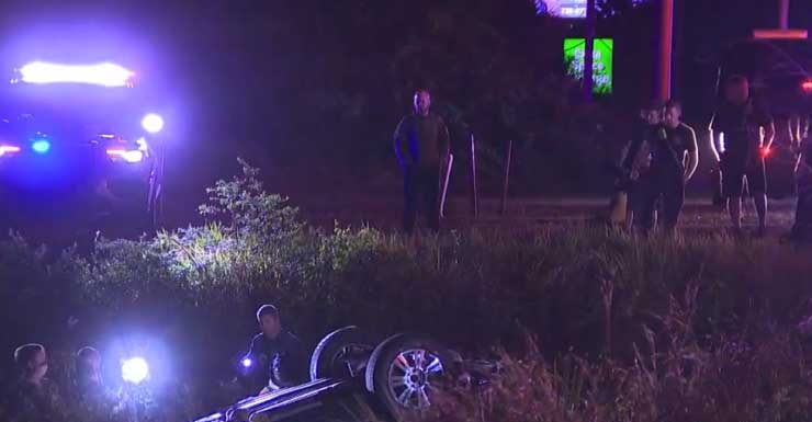 Car crashes into canal on Colonial Boulevard in Fort Myers