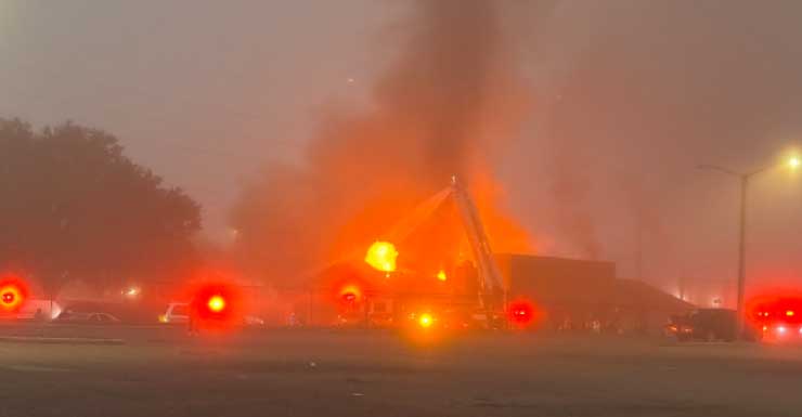 Crews battle massive fire at Sonny’s BBQ in Bartow