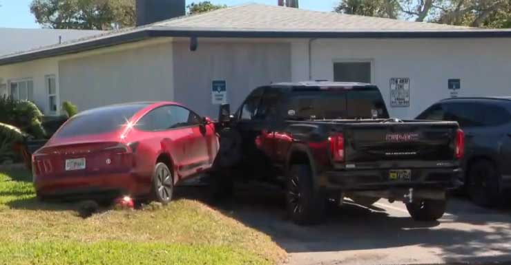 4 in custody, 1 on the loose after multiple crashes involving Tesla in Pompano Beach; witness speaks out