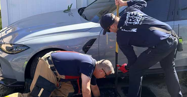 Car crash causes pipe to burst in Fort Lauderdale