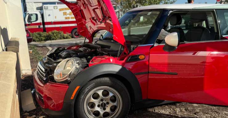 Car crashes into Walgreens in Spring Hill
