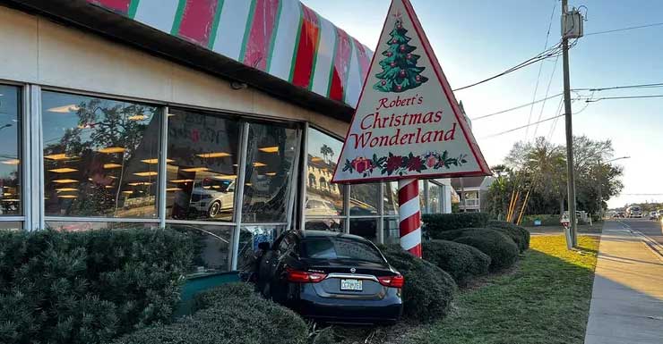 Car loses control, crashes into Clearwater Christmas shop: First responders
