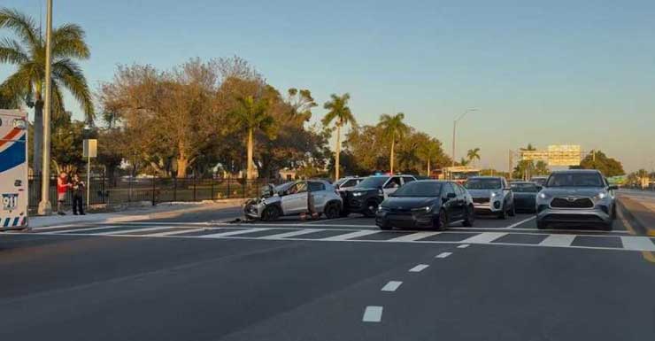 Crash causes back-ups on Colonial Boulevard at Summerlin Road