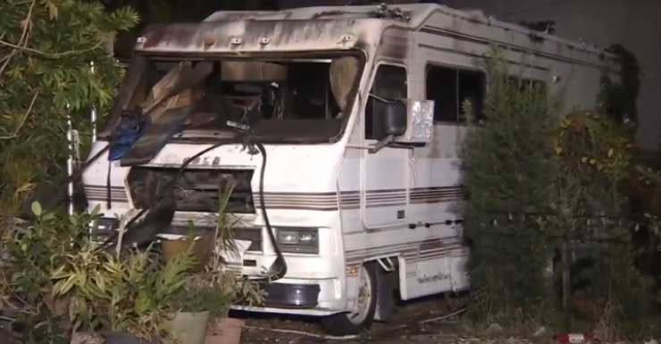 Crews put out RV fire in Oakland Park; neighbor says no one was home