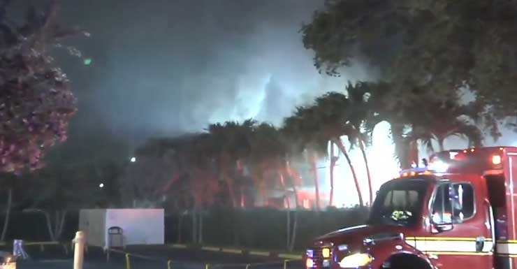 Smoke pours out of Miami restaurant kitchen after fire breaks out overnight, no injuries reported