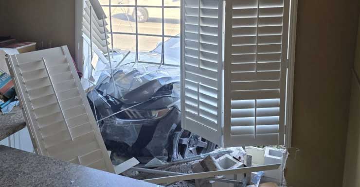 Vehicle crashes into Casselberry store following driver confrontation, police say