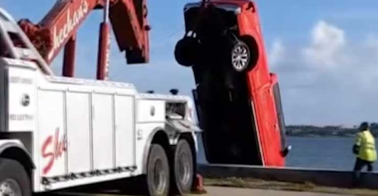 Vehicle crashes into water in West Palm Beach