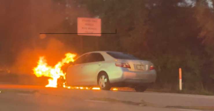 Car fire causes traffic on I-95 near Palm Beach Gardens, 2 lanes blocked