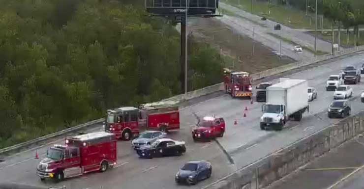 Crash with injuries on I-95 South in West Palm Beach blocks lanes