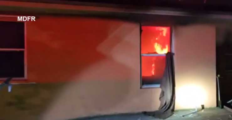 Crews extinguish early morning apartment fire in northwest Miami-Dade