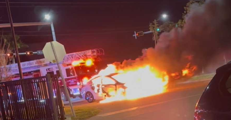 Car fire destroys vehicle at Fort Myers apartment complex, driver escapes safely