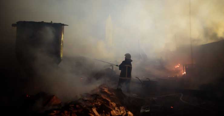 Crews put out fire at Hollywood motel; 2 evaluated for smoke inhalation, 2 hospitalized with minor injuries