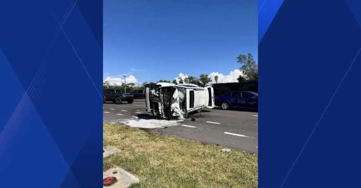 Rollover crash shuts down McGregor Blvd at Port Comfort Rd in Lee County