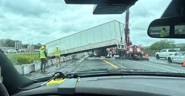Semi-trailer truck crashes, damages fuel tanks on I-4 in Polk County: FHP
