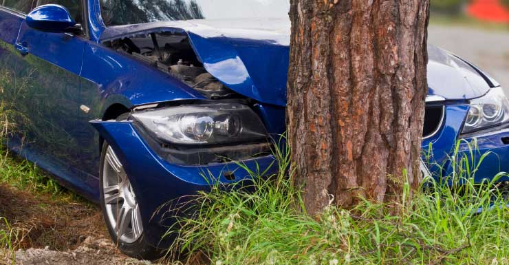 Woman dies after car leaves roadway, strikes wooden pole on Edgewood Ave. N.