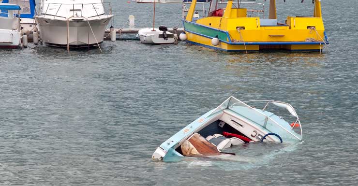 1 injured after boat submerges near Redfish Pass in Lee County