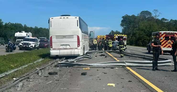 Charter bus driver, 2 teens hurt after tire blows out, causes crash on I-95 in St. Johns County: FHP