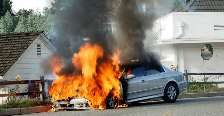 Rescue crews battle multi-vehicle fire in northwest Miami-Dade