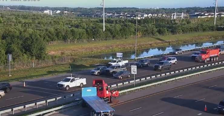 Semi-truck strikes guardrail, scatters debris across SR-417 in Orange County, troopers say