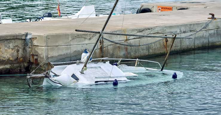 Three people rescued after boat crash capsizes pontoon boat in the St. John’s River