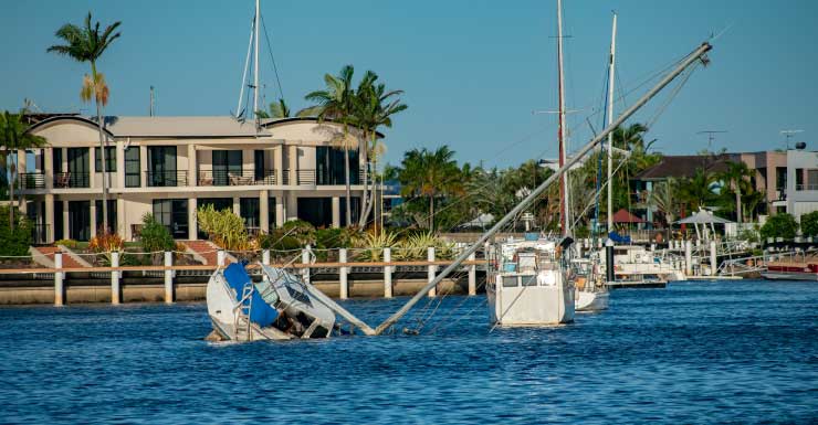 Witnesses speak out after boat crash leaves 2 with minor injuries and damages other vessels in Fort Lauderdale marina