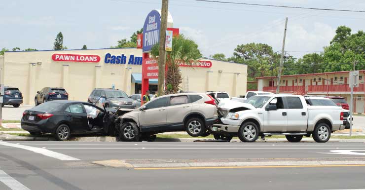 1 dead, 1 in custody after 3-vehicle crash that shut down SR-29 in Collier County