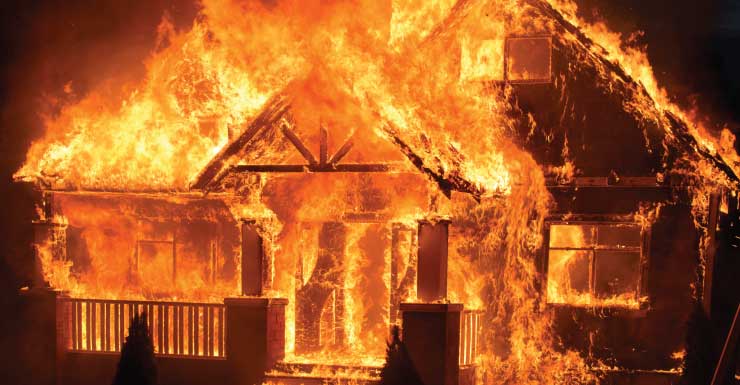 4 people, 3 dogs OK after tiki hut fire spreads to Fort Lauderdale home
