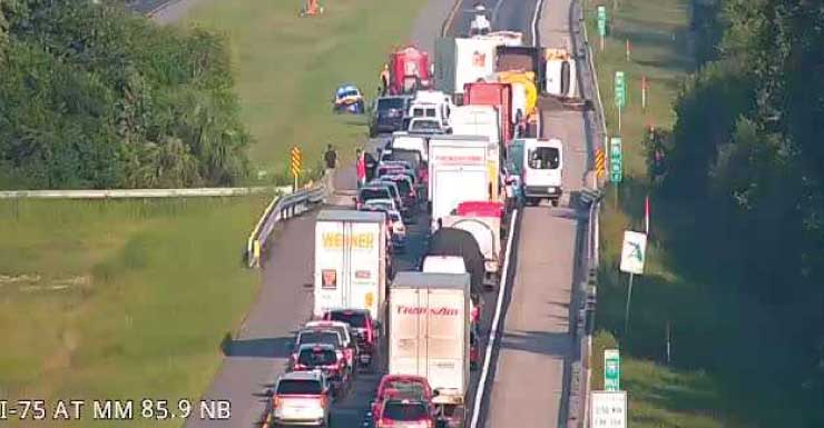 Vehicle crash blocks all lanes on Alligator Alley heading to the Gulf Coast