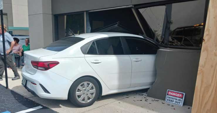 Car slams into Social Security Administration building in New Port Richey