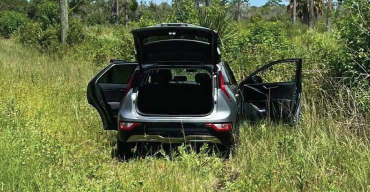 Driver hits 100+ mph, forces cars off road in Indiantown, Martin County deputies say