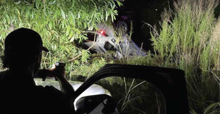 Lee County deputies detain wanted suspect after car crashes into ditch in Lehigh Acres