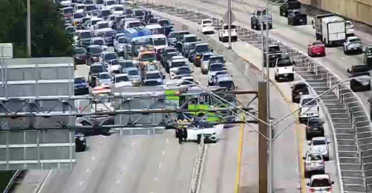 Some lanes of I-95 South closed in Miami-Dade after multi-vehicle crash near Miami Gardens Drive