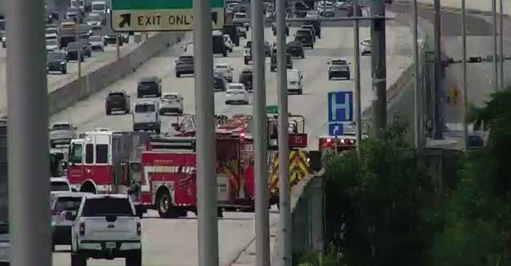 Truck crash blocks 3 lanes on northbound I-95 in Lake Worth Beach