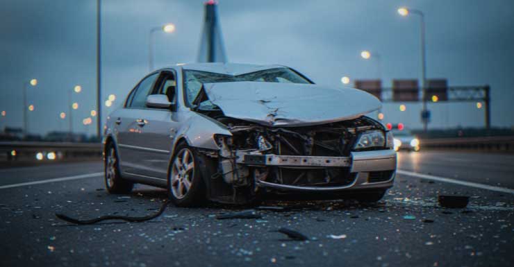 Woman killed in one-car crash in Bradenton