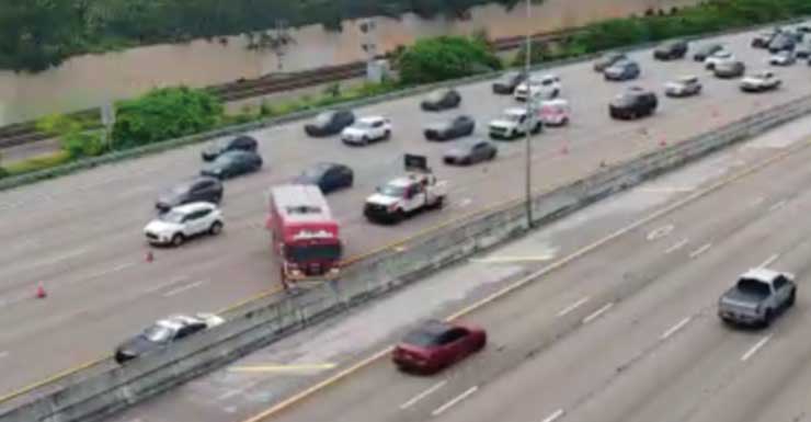 Crash blocks two left lanes on southbound I-95 near Forest Hill Boulevard
