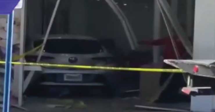 Driver loses control, slams into beauty salon along Coral Way; no injuries reported
