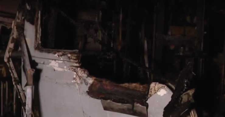 Fire destroys trailer home in Naples as investigators search for cause