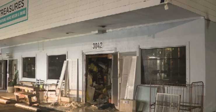 Gulf Breeze antique mall 98 Treasures catches fire on third anniversary