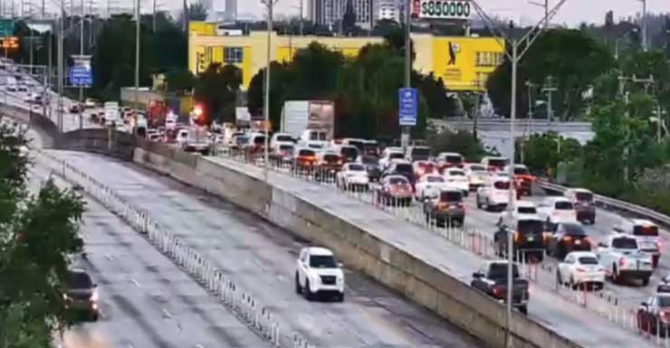 Traffic cleared up after multi-vehicle accident on southbound lanes of I-95, minor injuries reported