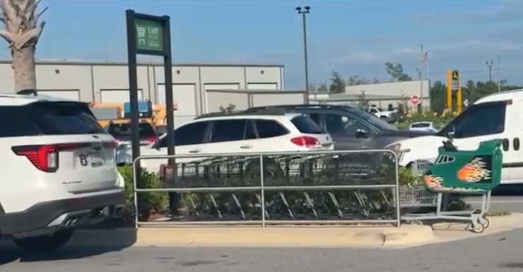 Two taken to hospital after machete fight in grocery store parking lot