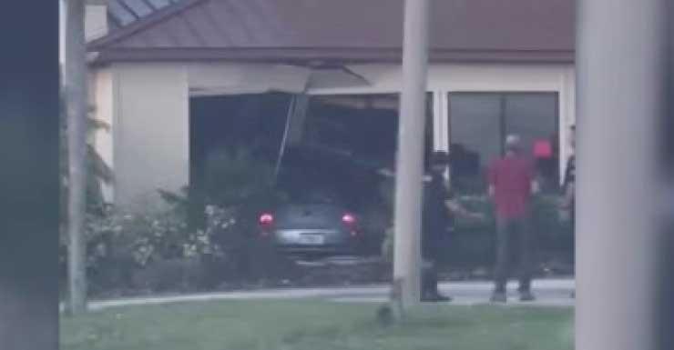 Car crashes into vacant Cape Coral building, damaging former Pizza Hut