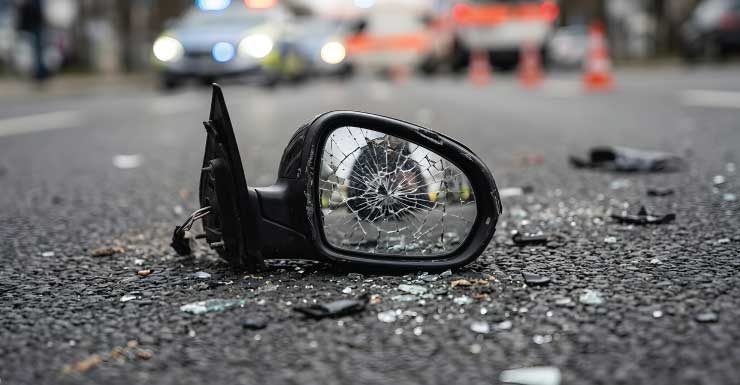 Driver recovering after crashing into Bradenton plaza, police say