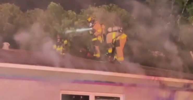 Family of 8 displaced after fire ignites in Fort Lauderdale home