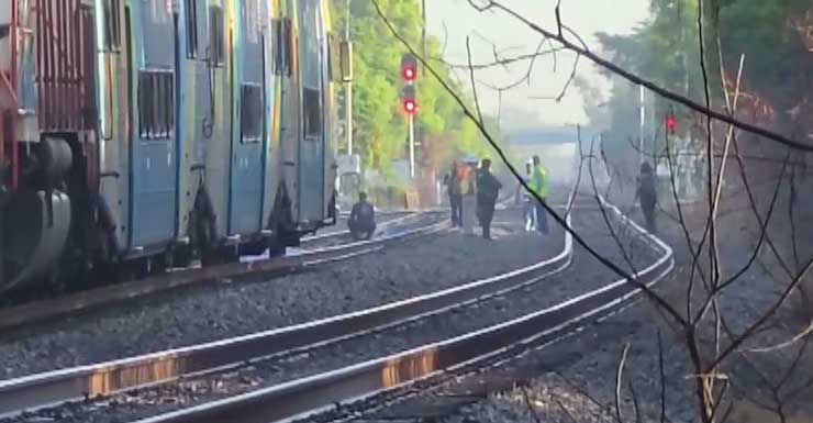 Man dies after being struck by Tri-Rail train in Fort Lauderdale, police say